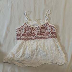 Sim & Sam White Embroidered Y2K Babydoll Dainty Couquette Tank  Flowy
